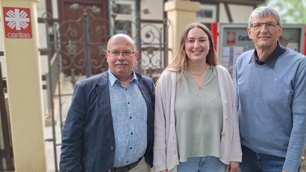 Machen sich stark für eine bessere finanzielle Allgemeinbildung (v.l.): Michael Seifert, Franziska Greunig und Thomas Pohl von der Caritas Südniedersachsen. | Foto: Johannes Broermann / cps