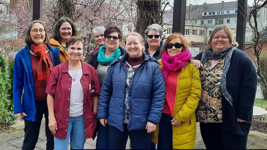 Zum ersten Netzwerktreffen im Jahr 2025 kamen die Vertreterinnen aus den Göttinger Pflegeheimen mit Maria Weiss (l.) zusammen. | Foto: Caritas