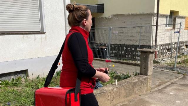 Kristina Schmidt ist viel im Flutgebiet unterwegs. | Foto: Christiane Böttcher / Caritas