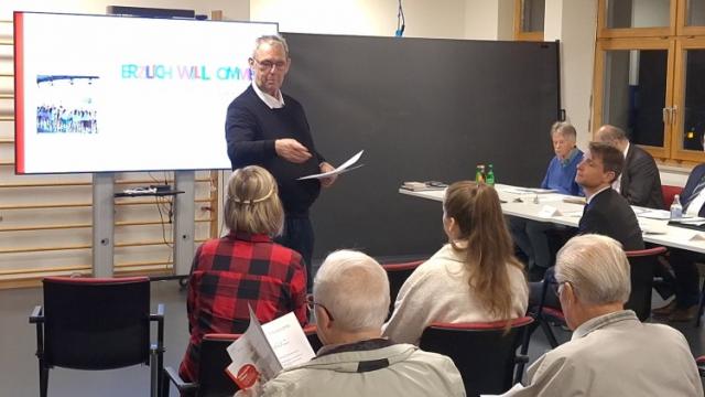 Dechant Wigbert Schwarze eröffnet die Mitgliederversammlung. | Foto: Johannes Broermann / cps