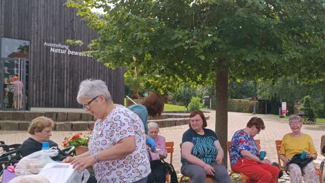 Tagespflege Duderstadt besucht Gut Herbigshagen. | Foto: Caritas