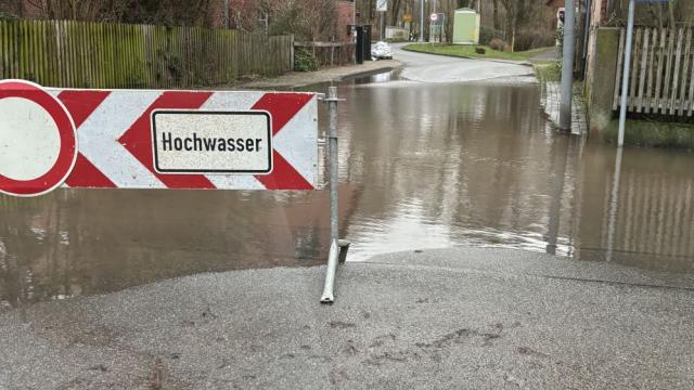 ... wie innerorts gesperrt, nötige Umwege kosten Extrazeit.