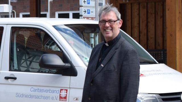 „Jetzt ist die Zeit, jetzt ist die Stunde, sich für die Würde des Menschen auf vielfältige Weise einzusetzen und Flagge zu zeigen. Im Gebet der vereinten Nationen heißt es: Gib uns Mut und die Voraussicht schon heute mit diesem Werk zu beginnen, damit unsere Kinder- und Kindeskinder einst mit Stolz den Namen ,Mensch‘ tragen.“ – Dechant Wigbert Schwarze