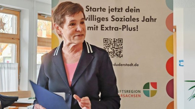 Astrid Paus sprich im MitMachCafé.